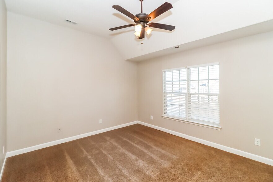 Building Photo - 10005 Brawley Ln