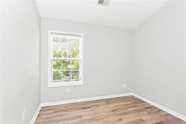 Building Photo - 8641 Thomas Ln