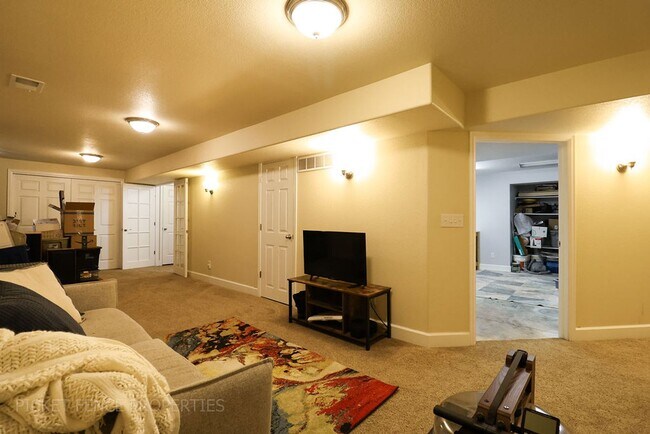 Building Photo - 5 Bedroom, Beautiful Home in Loveland!