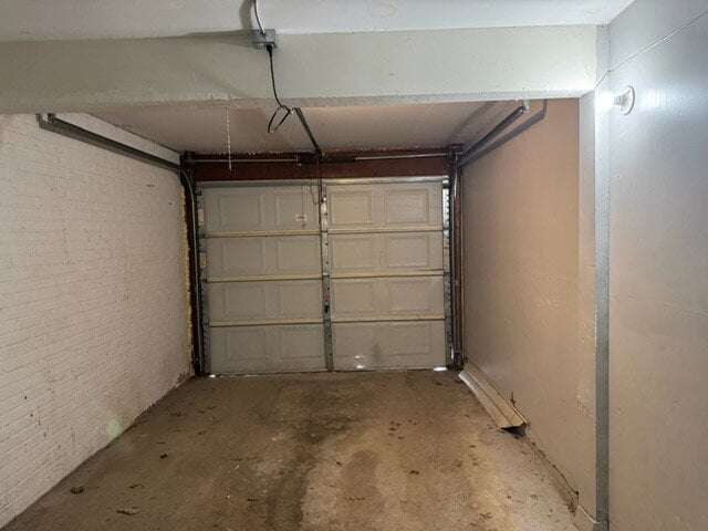 Building Photo - "Charming 2-Bed Townhome (multiplex buildi...