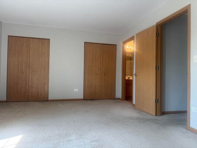 Building Photo - 572 Jennifer Cir