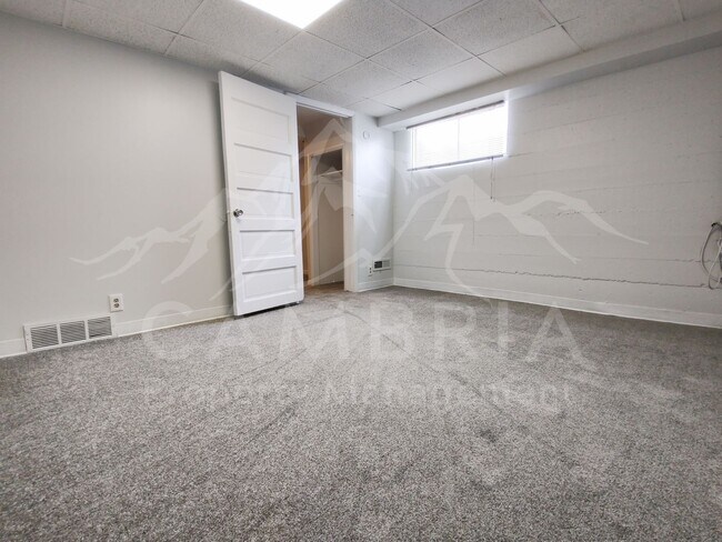 Building Photo - 1015 E 2700 S