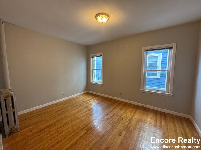 Building Photo - 23 Tufts St