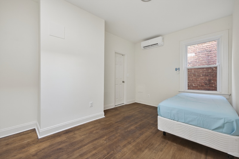 Building Photo - 1320 K St SE