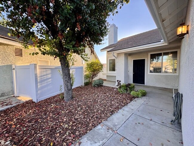 Building Photo - Bright and Open 3 Bedroom Home in Murrieta...