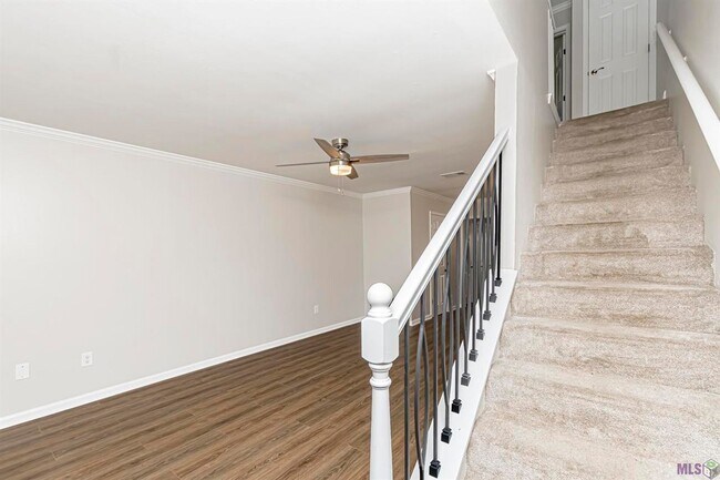 Building Photo - 2 Bedroom Townhome off Jefferson & Bluebonnet Blvd- Pet Friendly