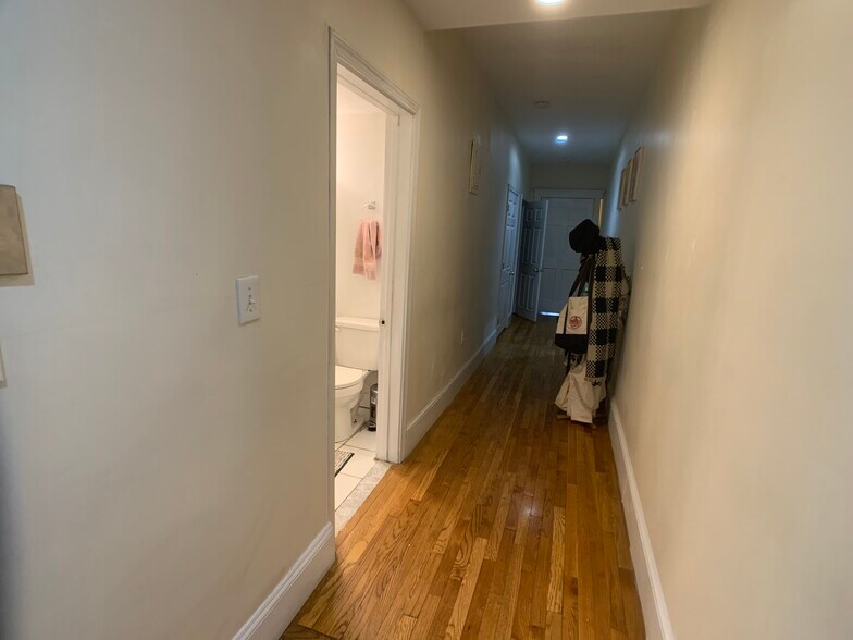 Building Photo - 66 Egmont St