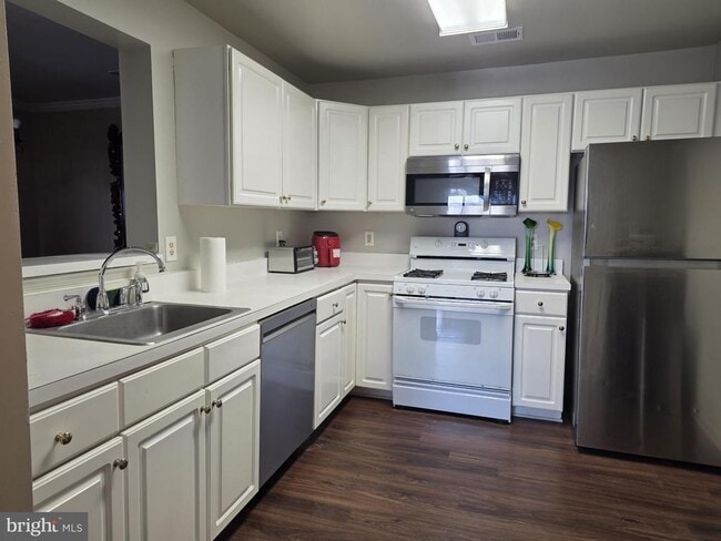 Building Photo - 1037 Gardenview Loop