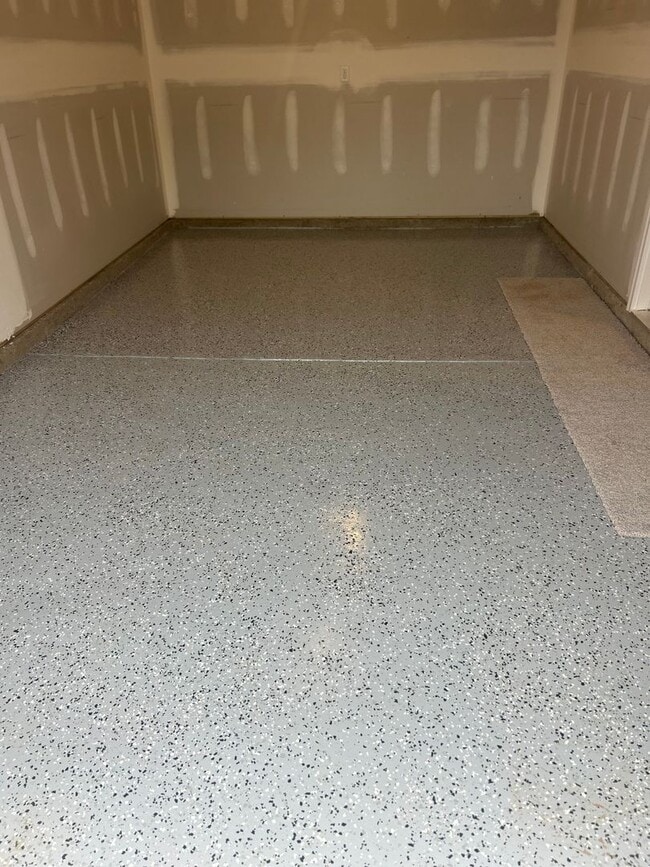 Building Photo - Brand New townhome in the heart of Newton!