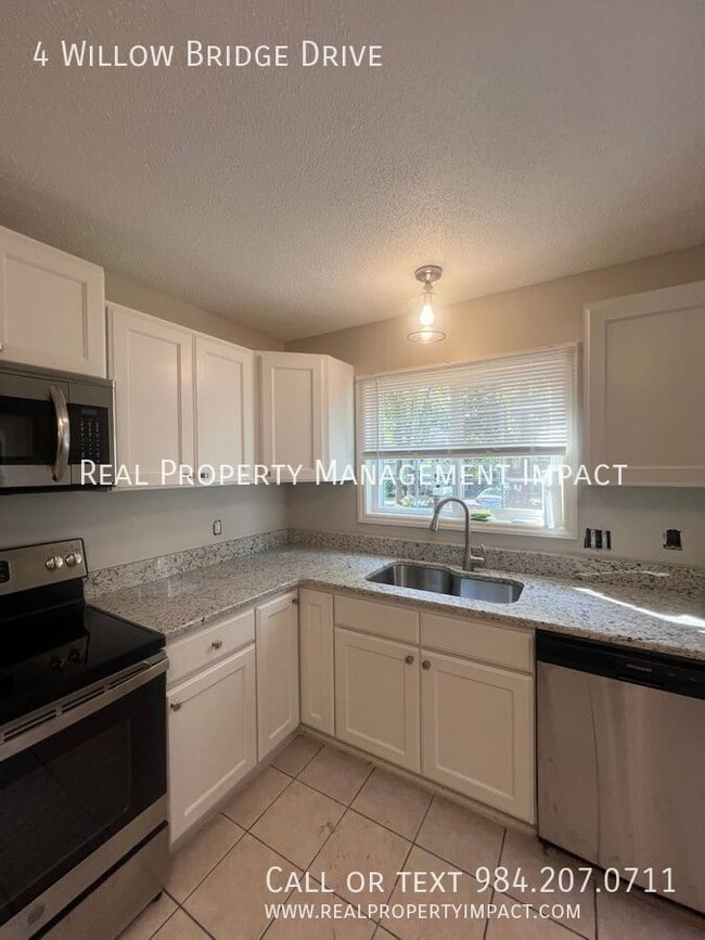 Building Photo - 4 Willow Bridge Dr