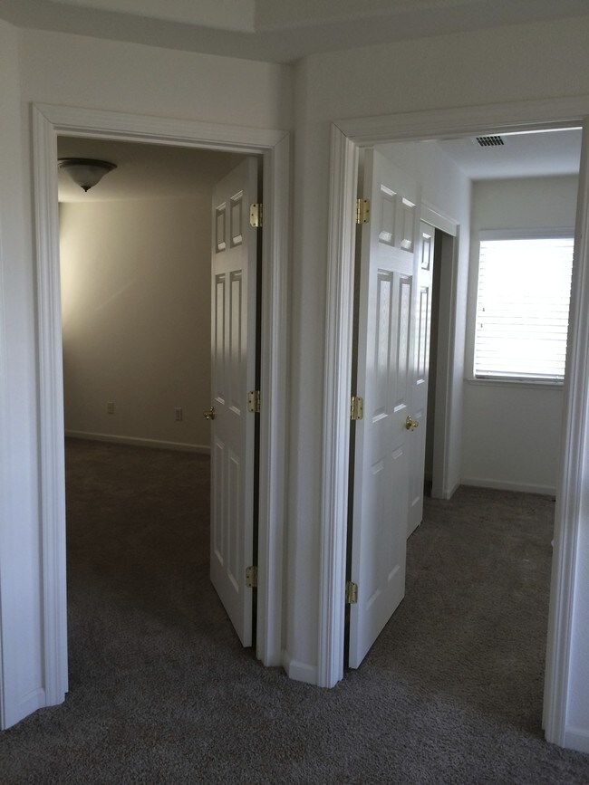 Building Photo - 9721 Apple Mill Dr