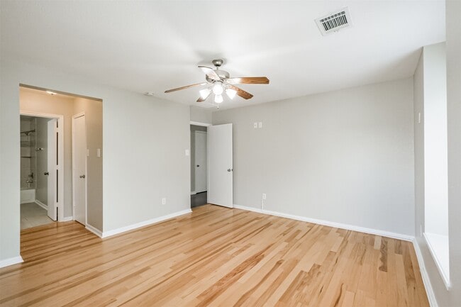 Building Photo - 12018 Madison Oak St