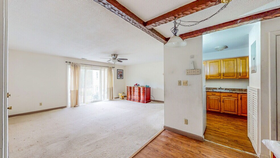 Building Photo - 114 Oak Ln