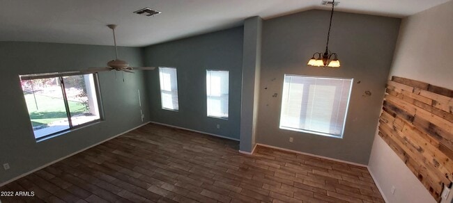 Building Photo - 518 W Black Hawk Pl