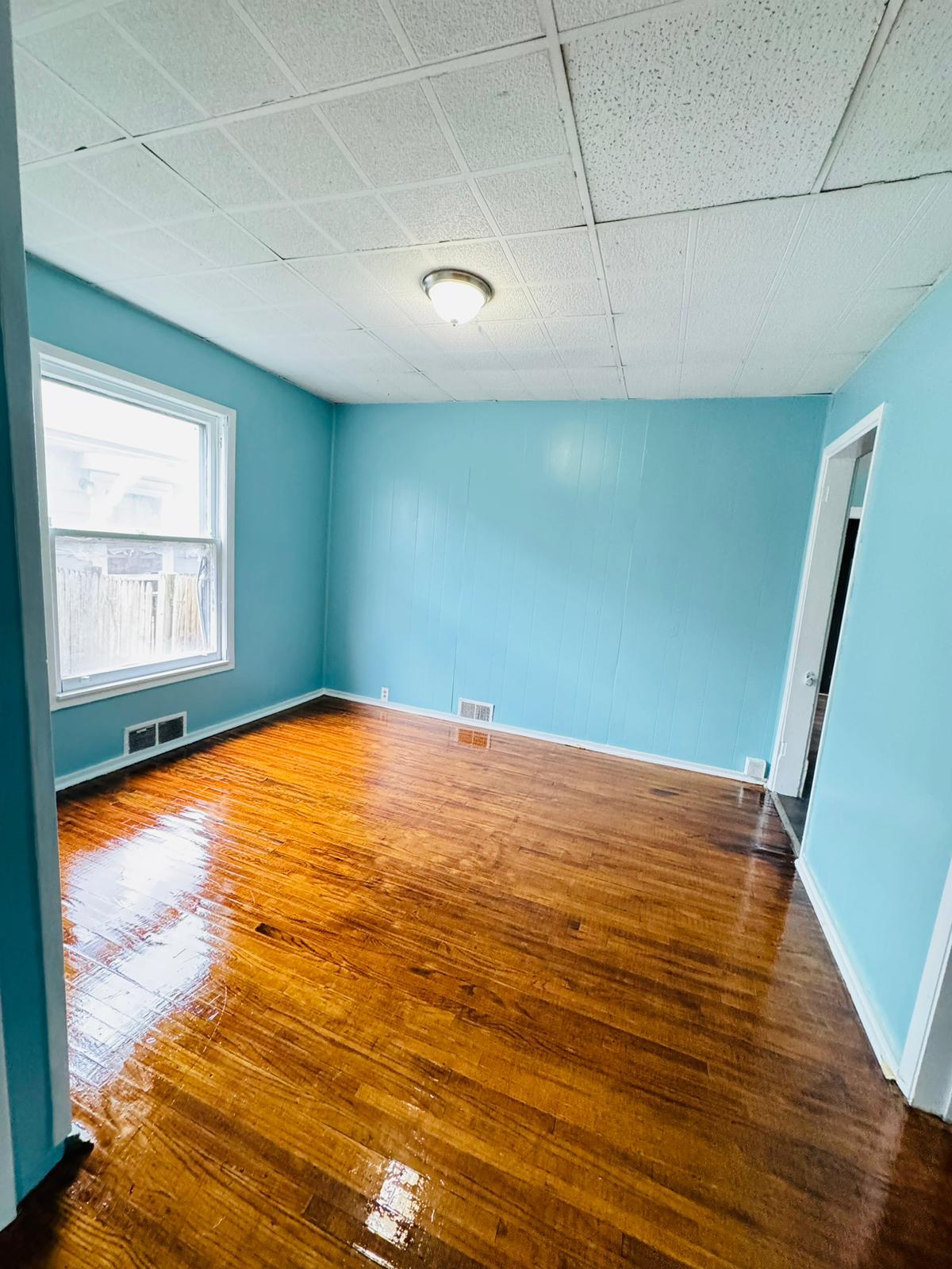 Bedroom - 2841 Macklem Ave