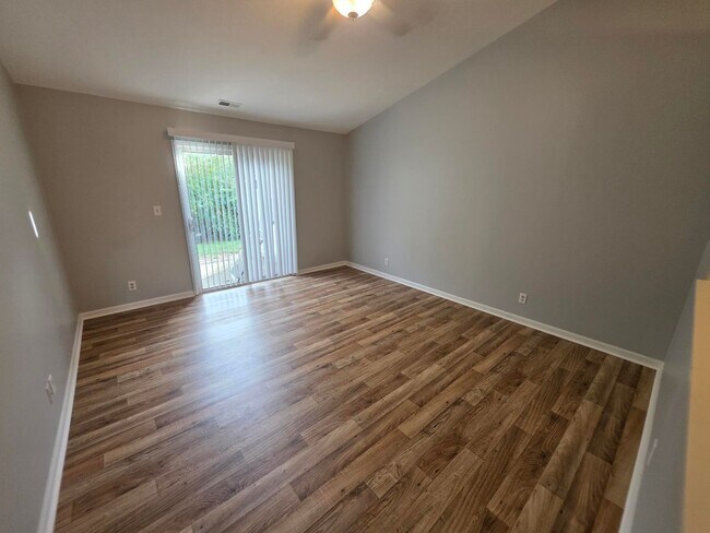 Building Photo - 2705/2707 Plaza Ln