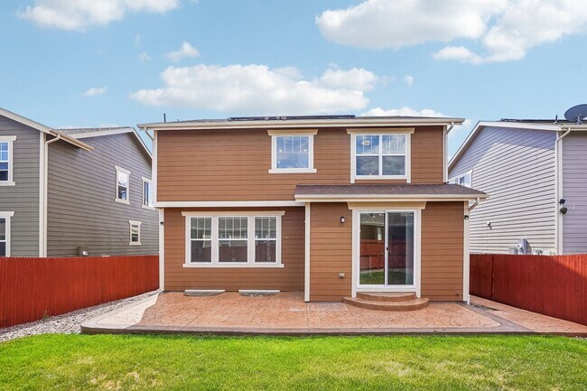 Building Photo - Luxurious Living: 2,367 Sq Ft Home with 4 Baths in Prime Location