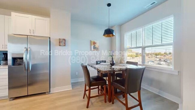 Building Photo - 4122 Salient St