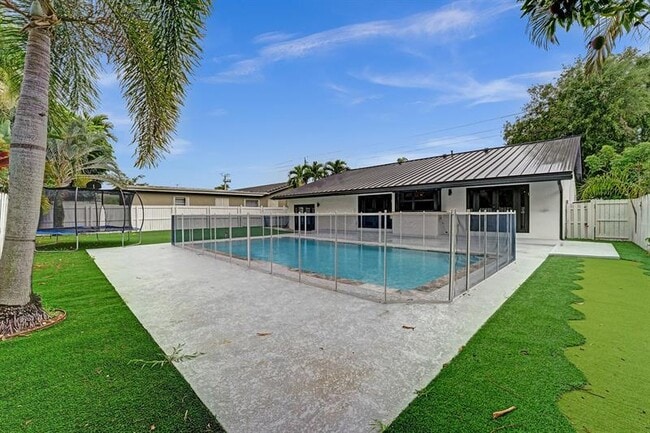 Building Photo - 3501 N Park Rd