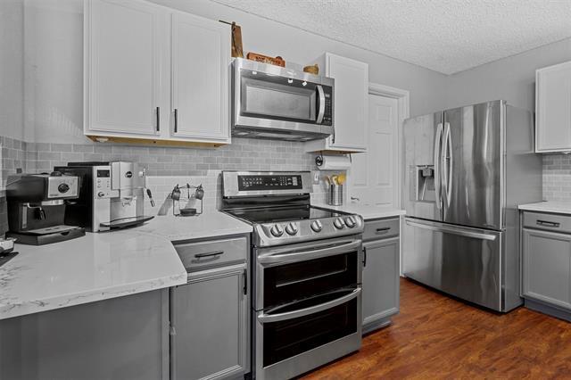 Building Photo - 2202 Barton Springs Dr