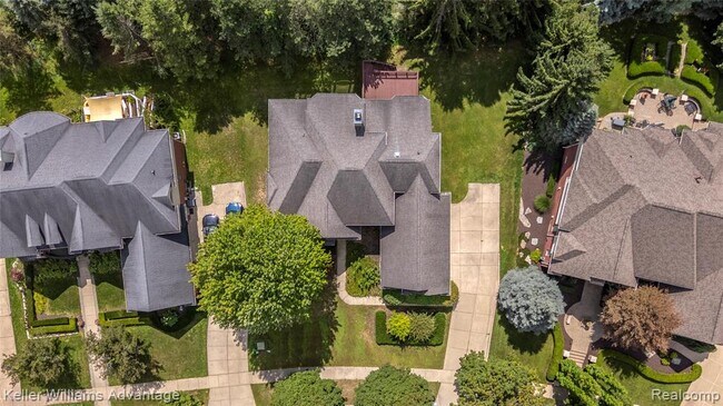 Building Photo - 47611 Manorwood Dr
