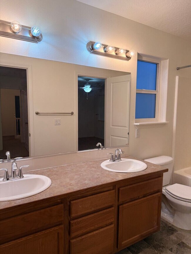 Building Photo - Home in the Landings