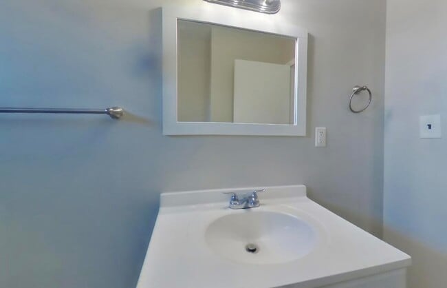 Building Photo - Available And Ready Now!