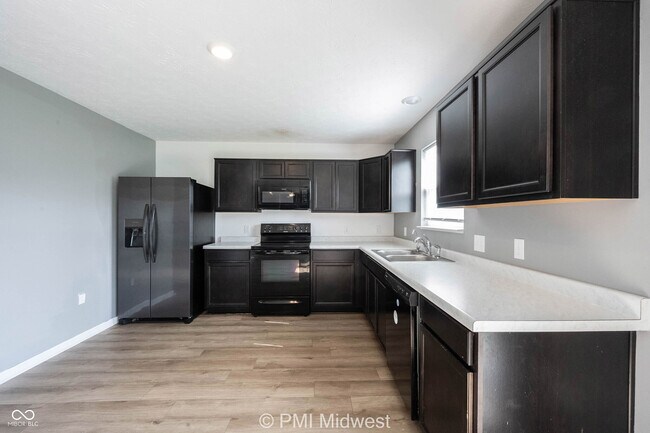 Building Photo - 3975 Fenwick Ln
