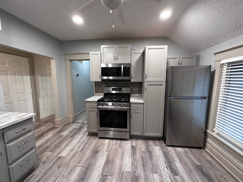 Kitchen Appliances - 734 Sims Ave