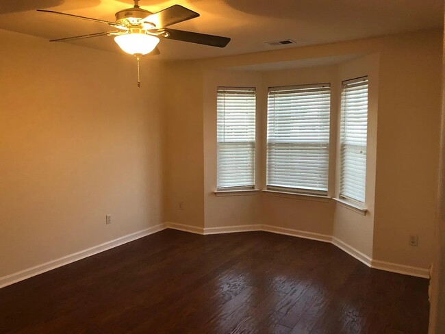 Building Photo - 698 Pepperbush Dr