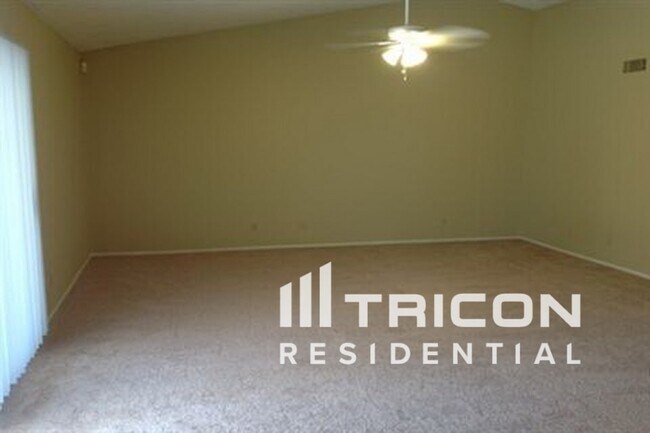 Building Photo - 3224 N Woodburne Dr
