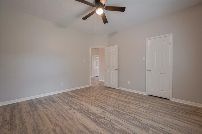Building Photo - 5009 Willow Point Dr