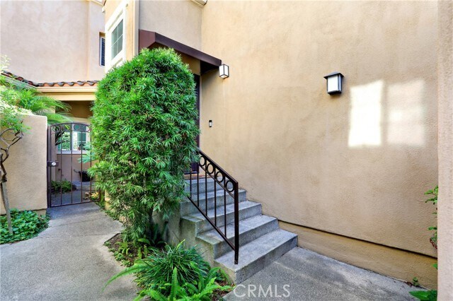 Building Photo - 211 Chandon