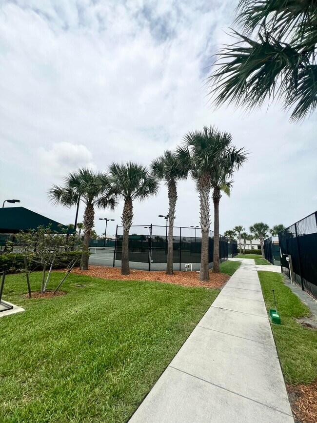 Building Photo - 655 S E Boboli Way