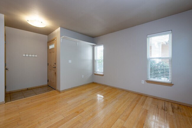 Building Photo - 5551 Lakemont Blvd SE