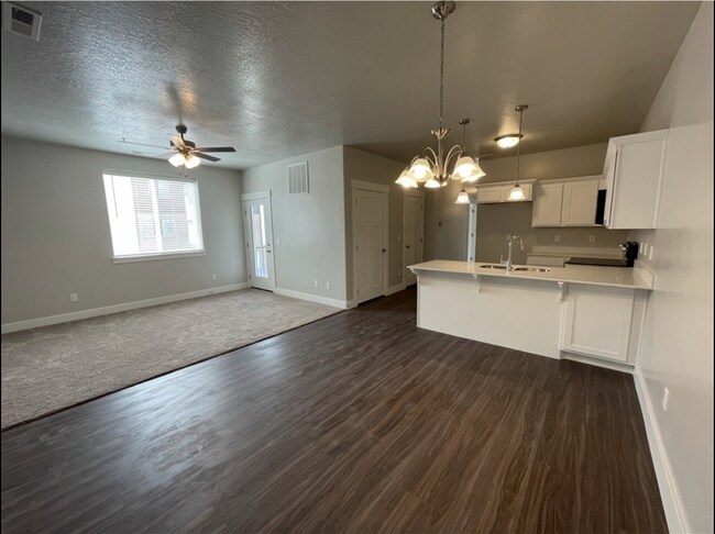 Primary Photo - 732 N 380 W