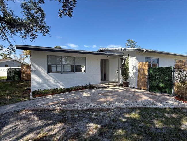 Building Photo - 1606 NW 12th Ave