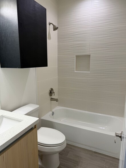 Building Photo - 220 W Campeche Ave