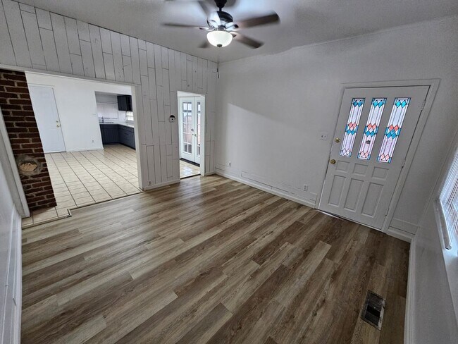 Building Photo - 128-130 Arletta