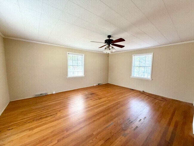 Building Photo - Lexington- Downtown Lexington - Call Lexington office for tours 803-359-0793