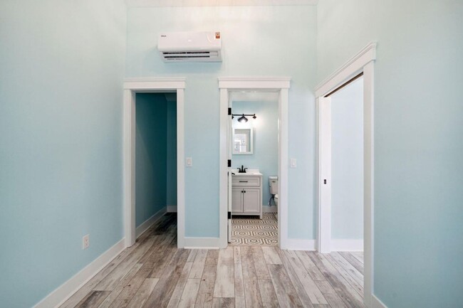 Building Photo - Fully Renovated Charleston Home With a Gue...