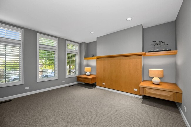 Building Photo - 363 W Superior St