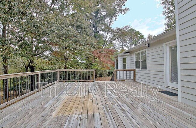 Building Photo - 150 Drennan Dr