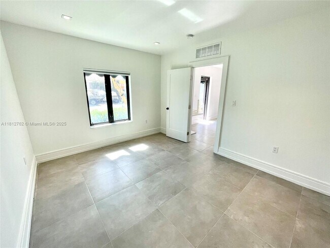 Building Photo - 2180 NW 23rd Ct