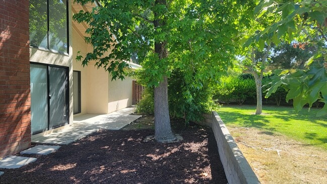 Building Photo - 18745 Paseo Picasso