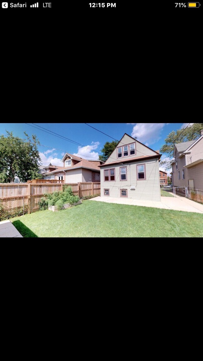 Building Photo - 5709 W Dakin St
