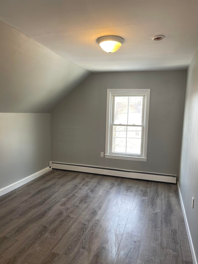 Building Photo - 81 Pine St