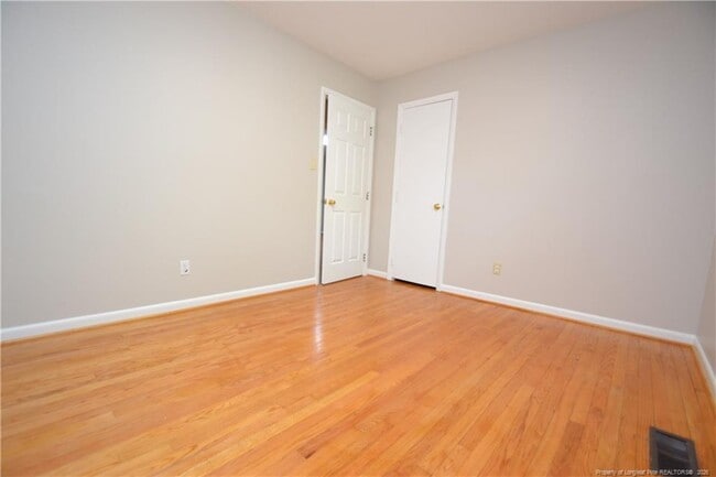 Building Photo - 806 Kingswood Dr
