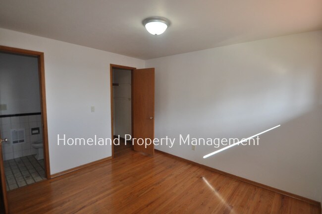 Building Photo - 3 Bedroom Duplex