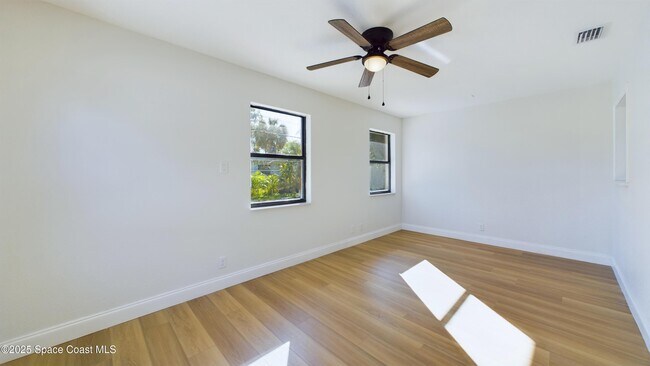 Building Photo - 987 Nicklaus Dr